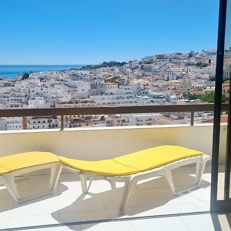 Albufeira, Sea And Old Town View דירה